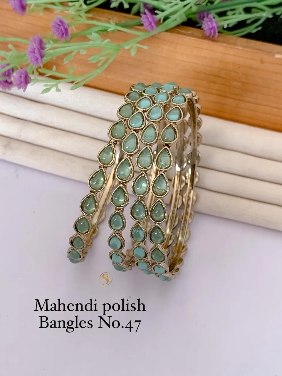 mahendi polish mint green teardrop design bangles