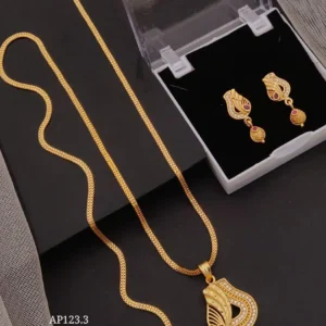 traditional paisley design gold ad pendant set