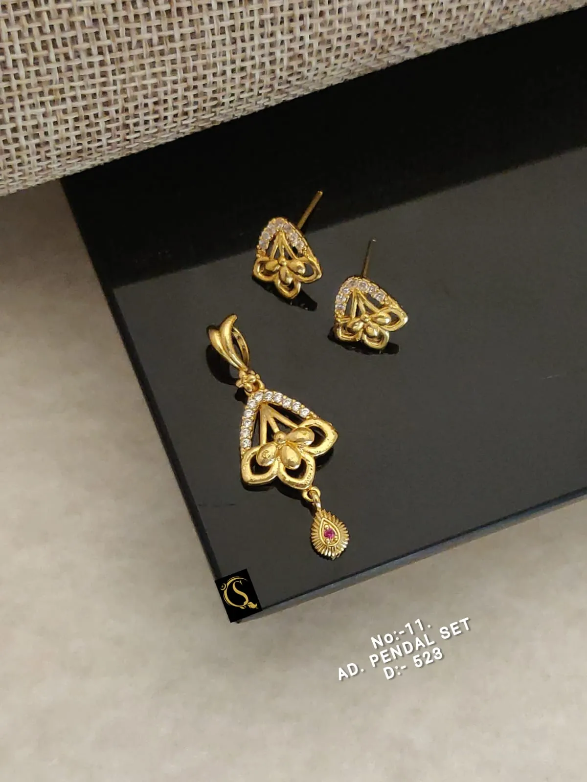 floral triangle ad gold pendant set for women