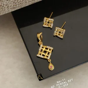 unique lattice design ad pendant set for women