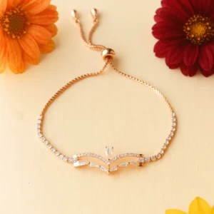 Rose gold bracelet with elegant crystal crown design