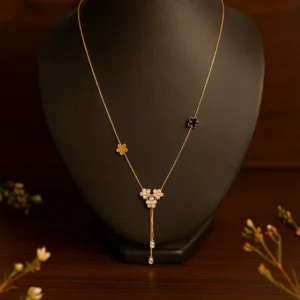 Delicate flower necklace with sparkling teardrop stones in gold polish